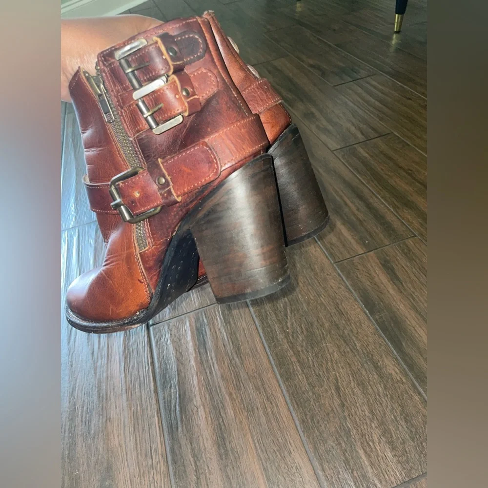 FREEBIRD Distressed Boho Western Leather Buckle Brown Ankle Boots Size 9